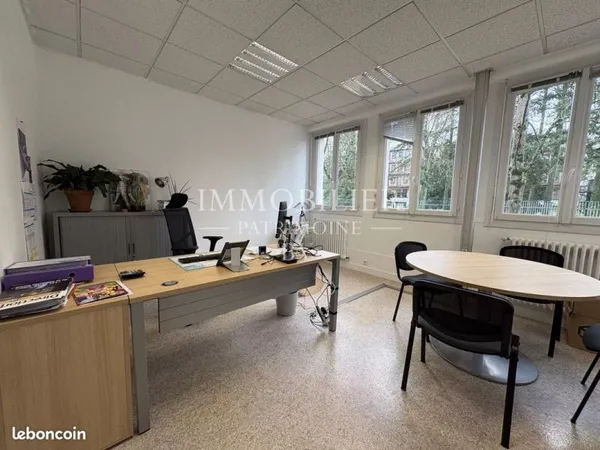 Bureaux 606 m² Blois