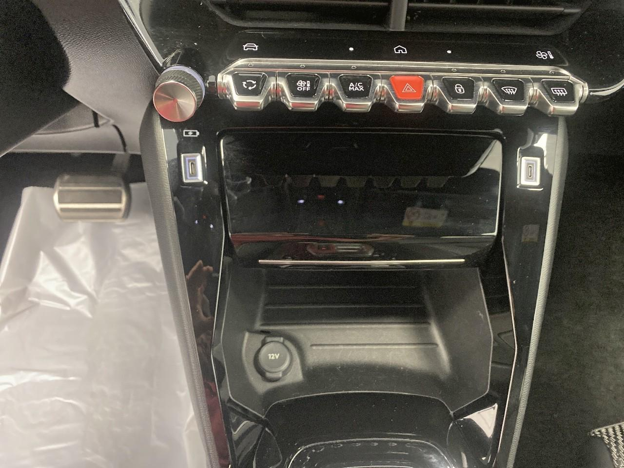Peugeot 208 hybrid 136 e-dcs6 gt — photo 15