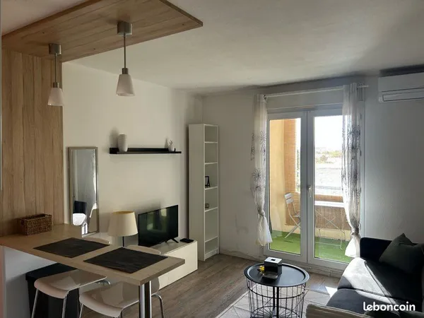 Nîmes - 22 m² rénové + balcon + piscine + parking - vendu meublé