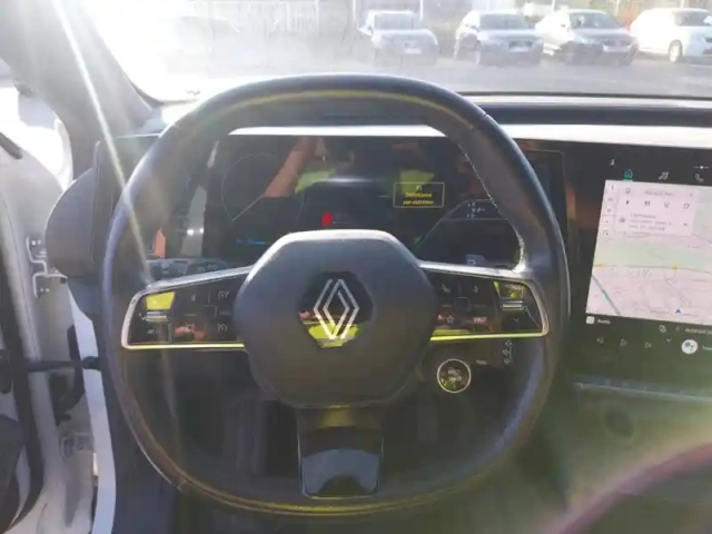 Renault Megane e-tech ev60 220 ch optimum charge — photo 11