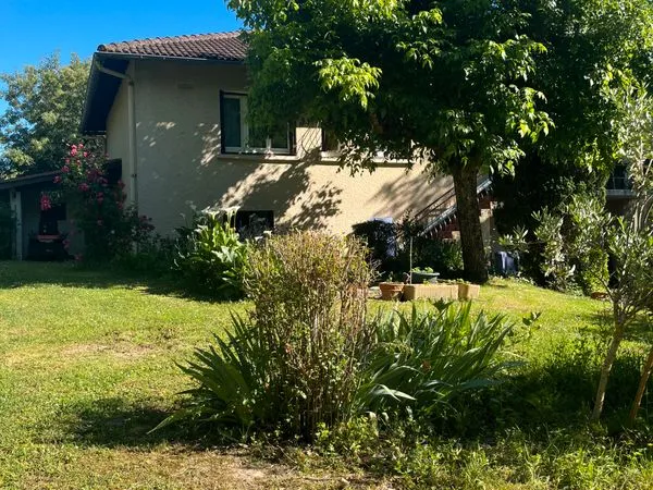 Maison familiale avec piscine et terrain constructible 800 m2