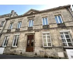 CHARMANT 3 PIÈCES CALME ET LUMINEUX AVEC COUR