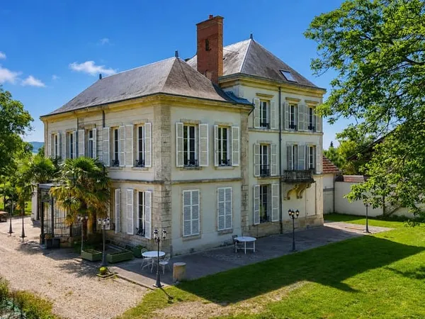 Maison 12 pièces 615 m²
