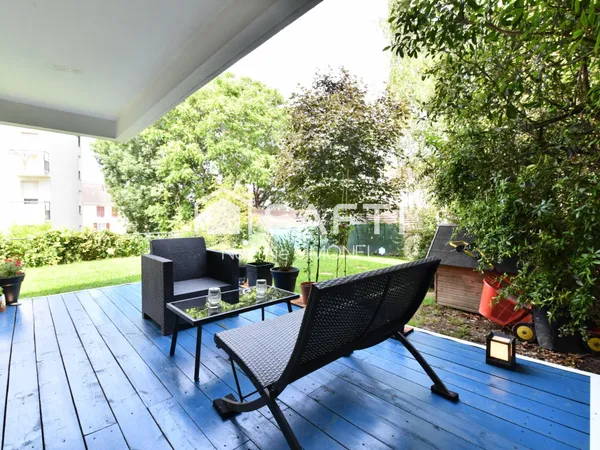 Grand appartement de deux pièces avec un grand jardin privé de 200m2 !