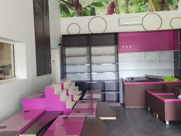 Commerce Location Plozévet  250m² 1995€