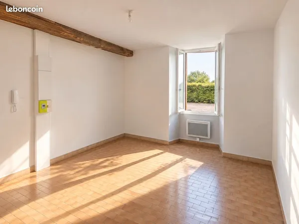 À louer - appartement avec terrasse - 505 HC - Proche mairie