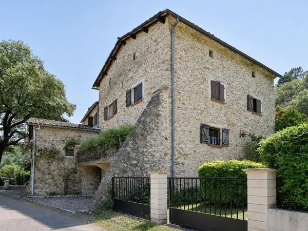 Maison 10 pièces 197 m²