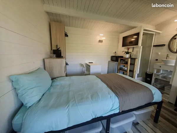 Chambre chez l'habitant avec terrasse aux plans de Carros près de la ZI proche de tout commerce