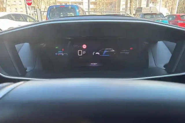 Peugeot 2008 hybrid 136 e-dcs6 — photo 16