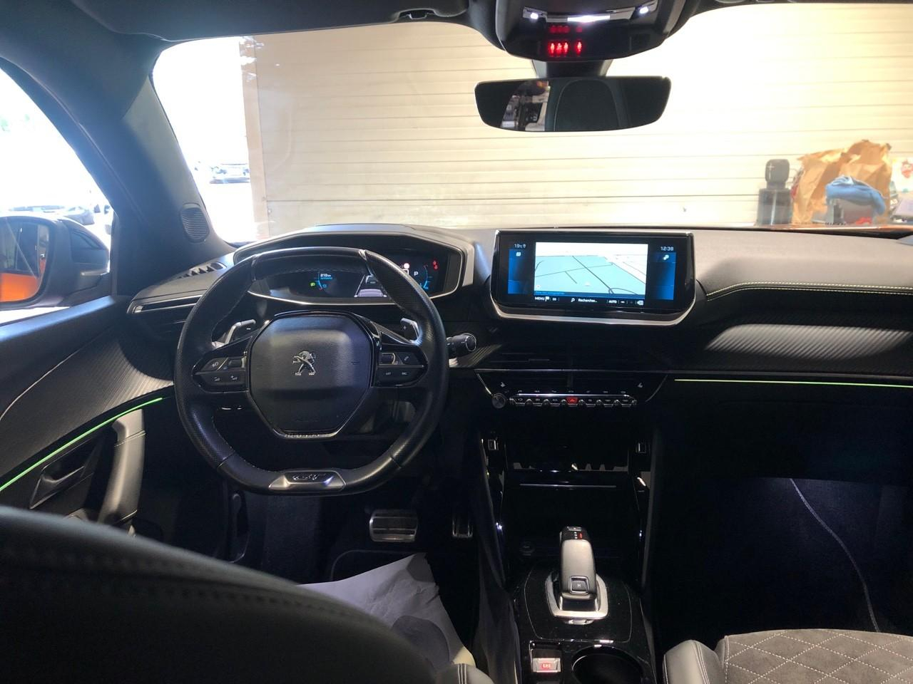 Peugeot 2008 puretech 130 s&s eat8 gt pack — photo 8