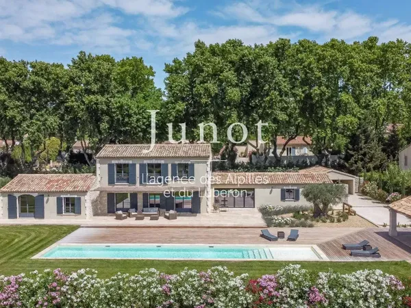 Maison 9 pièces 250 m²