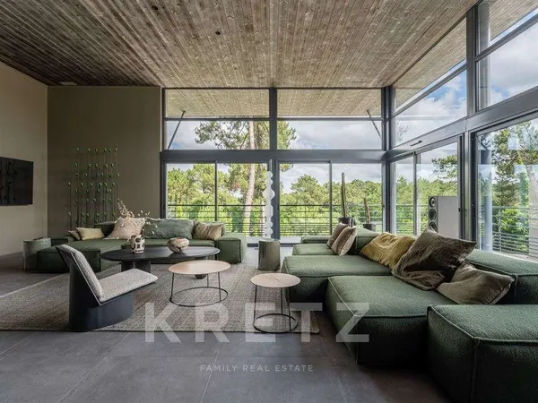 Maison 8 pièces 340 m²