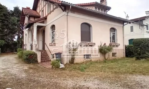 MAISON STYLE BASQUE DE 2OO m2 A RENOVER