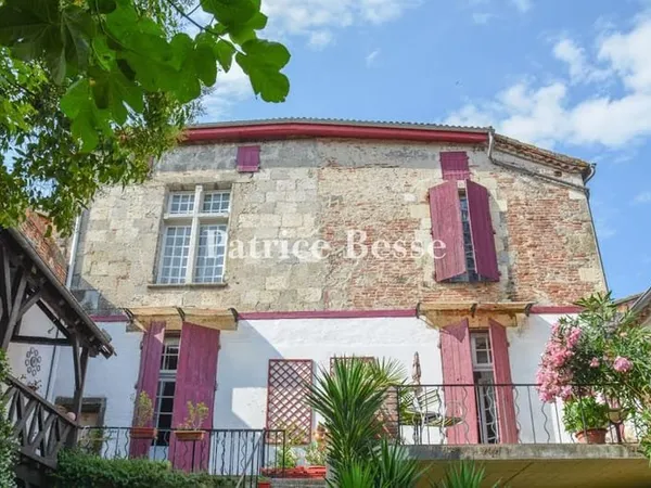 Maison 10 pièces 390 m²