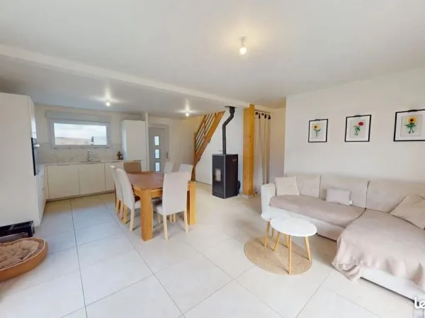 à Louer 5 Pièces · 90 m² 5 Pièces,