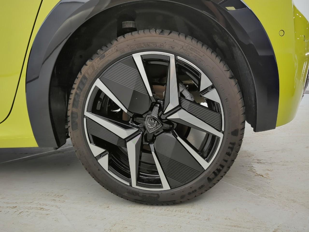 Peugeot 208 puretech 100 s&s bvm6 gt — photo 11