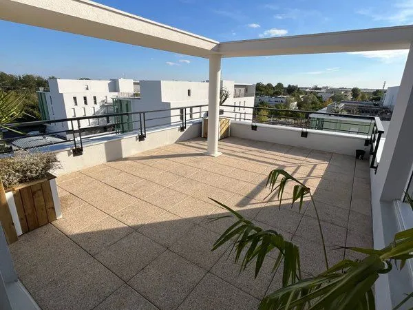 T2 50 m² - Dernier étage - Grande terrasse de 30 m² - Parking sécurisé