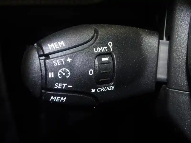 Peugeot 208 1.2 100ch s&amp;s allure — photo 15