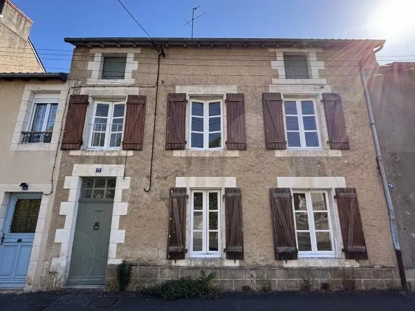 Maison de ville rénovée au centre de Montmorillon