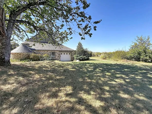 A VENDRE LONGERE EN PIERRE AVEC FOUR A LAUZACH