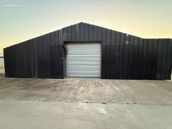 Local stockage 250 m² bétonné isolé - portail 3×3