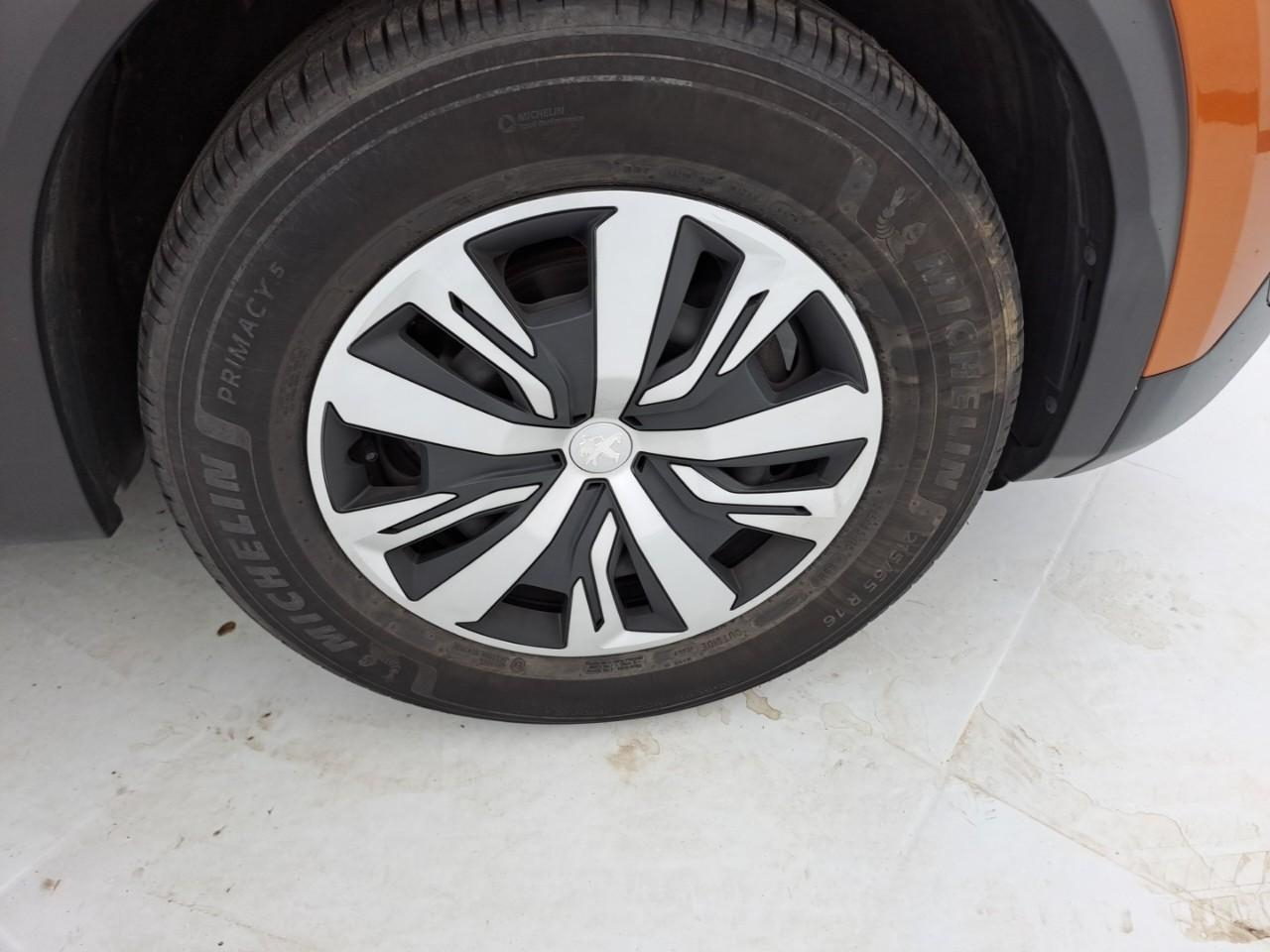 Peugeot 2008 puretech 100 s&s bvm6 active pack — photo 18