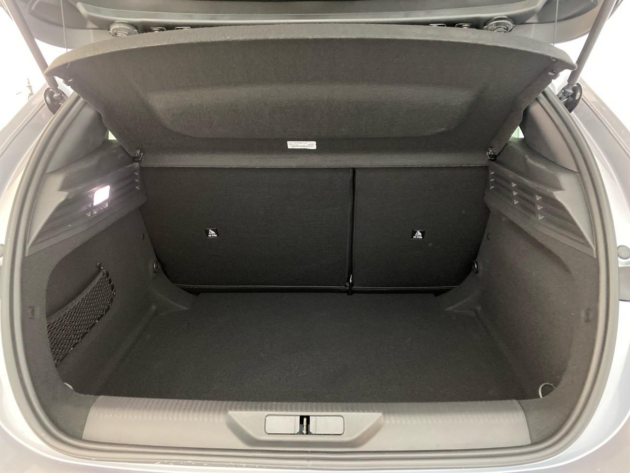Peugeot 308 hybrid 145 e-dcs6 allure — photo 6