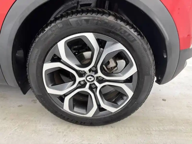 Renault Captur e-tech 145 - 21 — photo 29