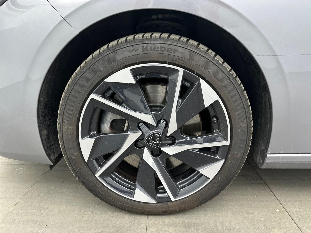 Peugeot 308 phev 180 e-eat8 allure pack — photo 14