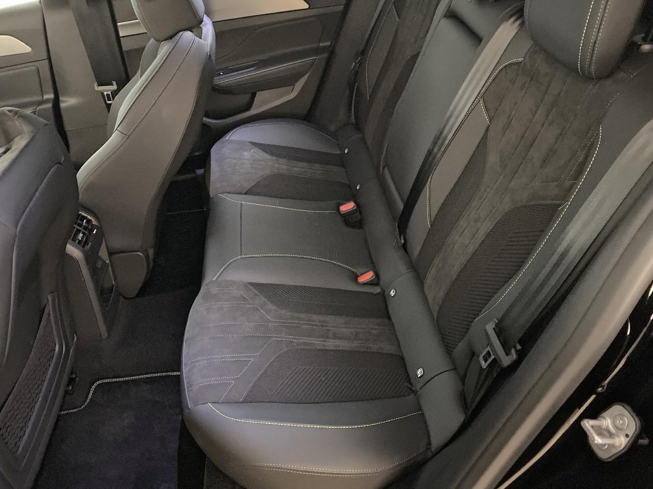 Peugeot 408 hybrid 136 e-dcs6 gt — photo 10