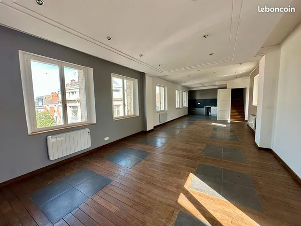 Studio 5 pièces 150 m²