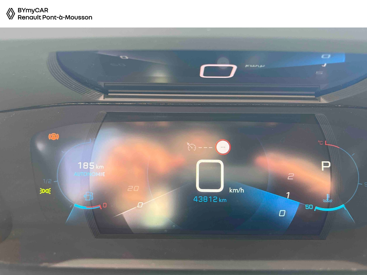 Peugeot 2008 PureTech 130 S&amp;S EAT8 — photo 15