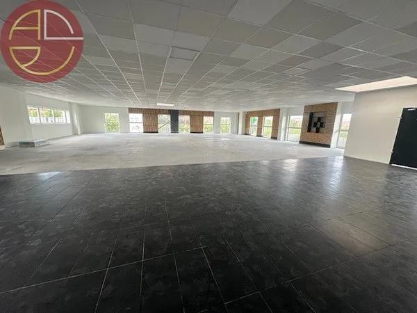 Bureau et espace de travail Location Colomiers  300m² 4450€