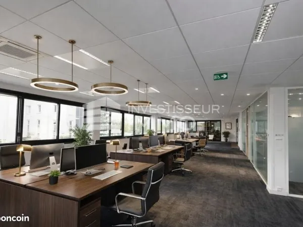 Bureau 60 m²