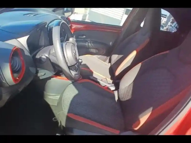 Toyota Aygo X 1.0 vvt-i 72ch design my24 — photo 10