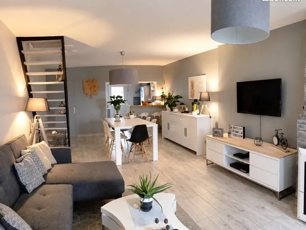 🏡 À LOUER - Maison rénovée avec 2 chambres et cour fermée - 930 /mois