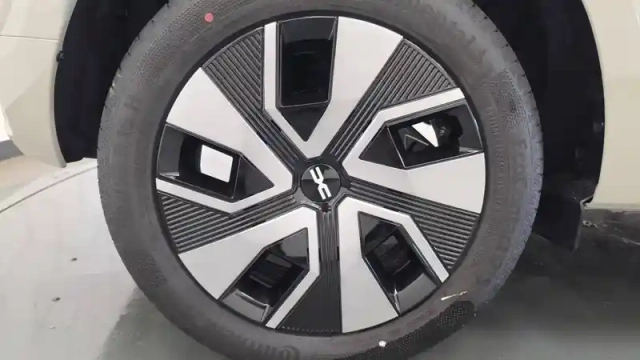 Dacia Sandero sce 65 — photo 19