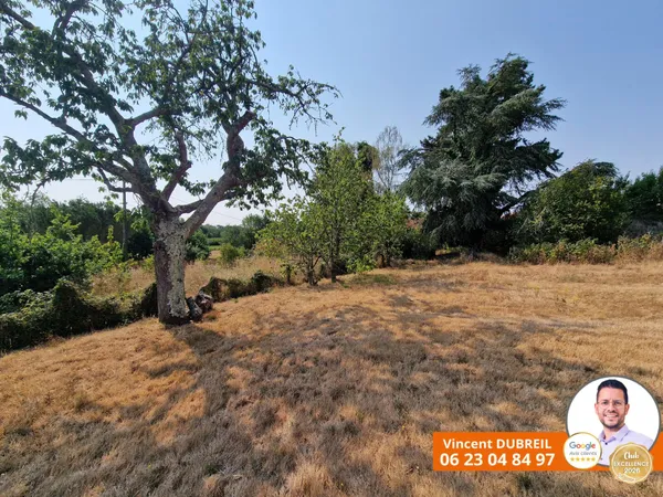 TERRAIN EN VILLAGE - PROCHE CENTRE