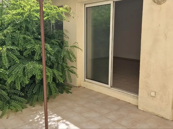 A louer appartement t.3 avec cour-jardin intra-muros