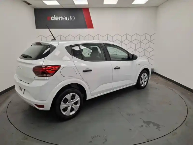 Dacia Sandero sce 65 — photo 11