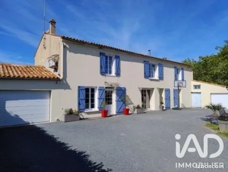 Maison 8 pièces 215 m²