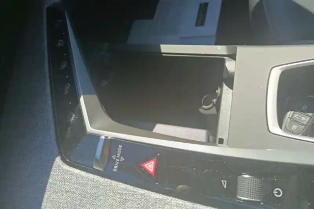 Peugeot 5008 hybrid 145 ch e-dcs6 — photo 27