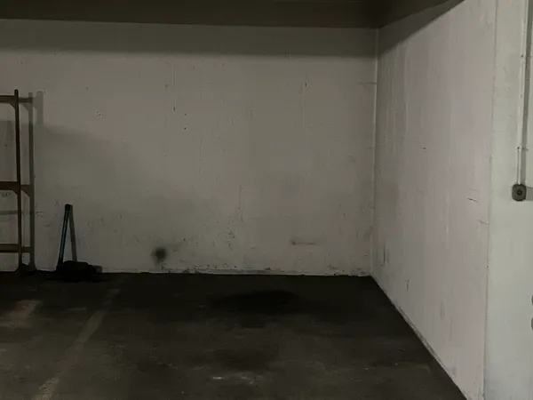 Loue parking 12m²