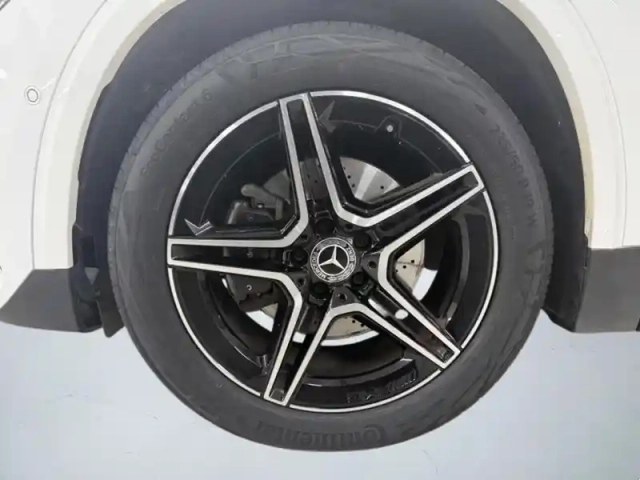 Mercedes Gla 180 d amg line — photo 9