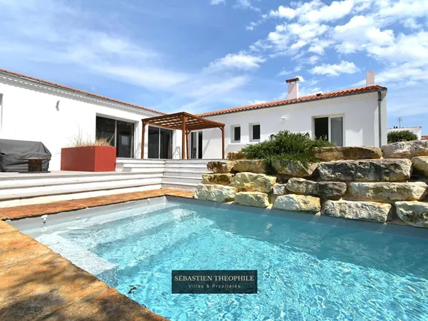 Propriété T5 contemporaine avec piscine proche centre