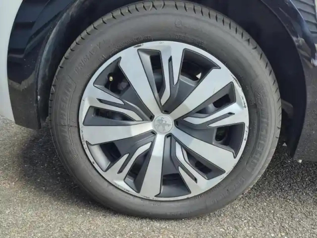 Peugeot 208 e- 136ch active — photo 10