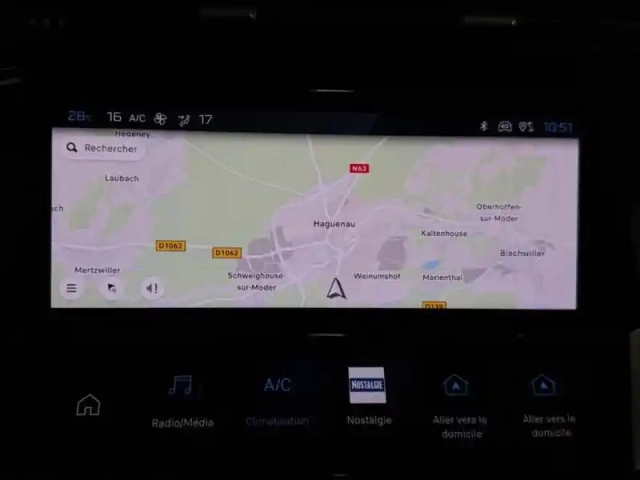 Peugeot 308 1.2 130 s&amp;s allure eat8 i-cockpit camera carplay — photo 12