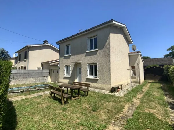 Secteur GRAMAT, maison d'habitation, 3 chambres, terrain 356 m², toutes commodités à pied
