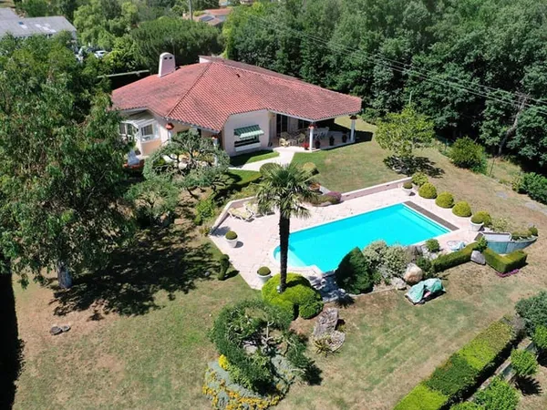 Villa 7 pièces 200 m²