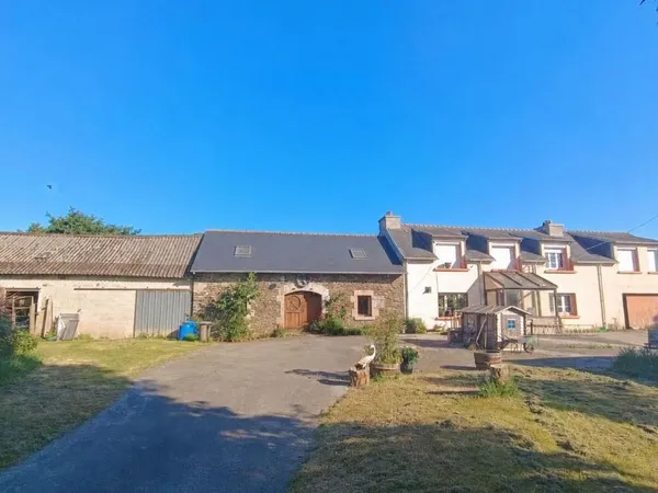 29520 Châteauneuf du Faou pré de 9200 m² maison habitable travaux d'aménagement à prévoir